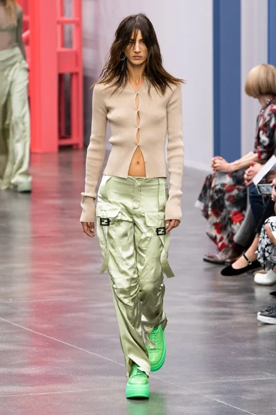 Look 4